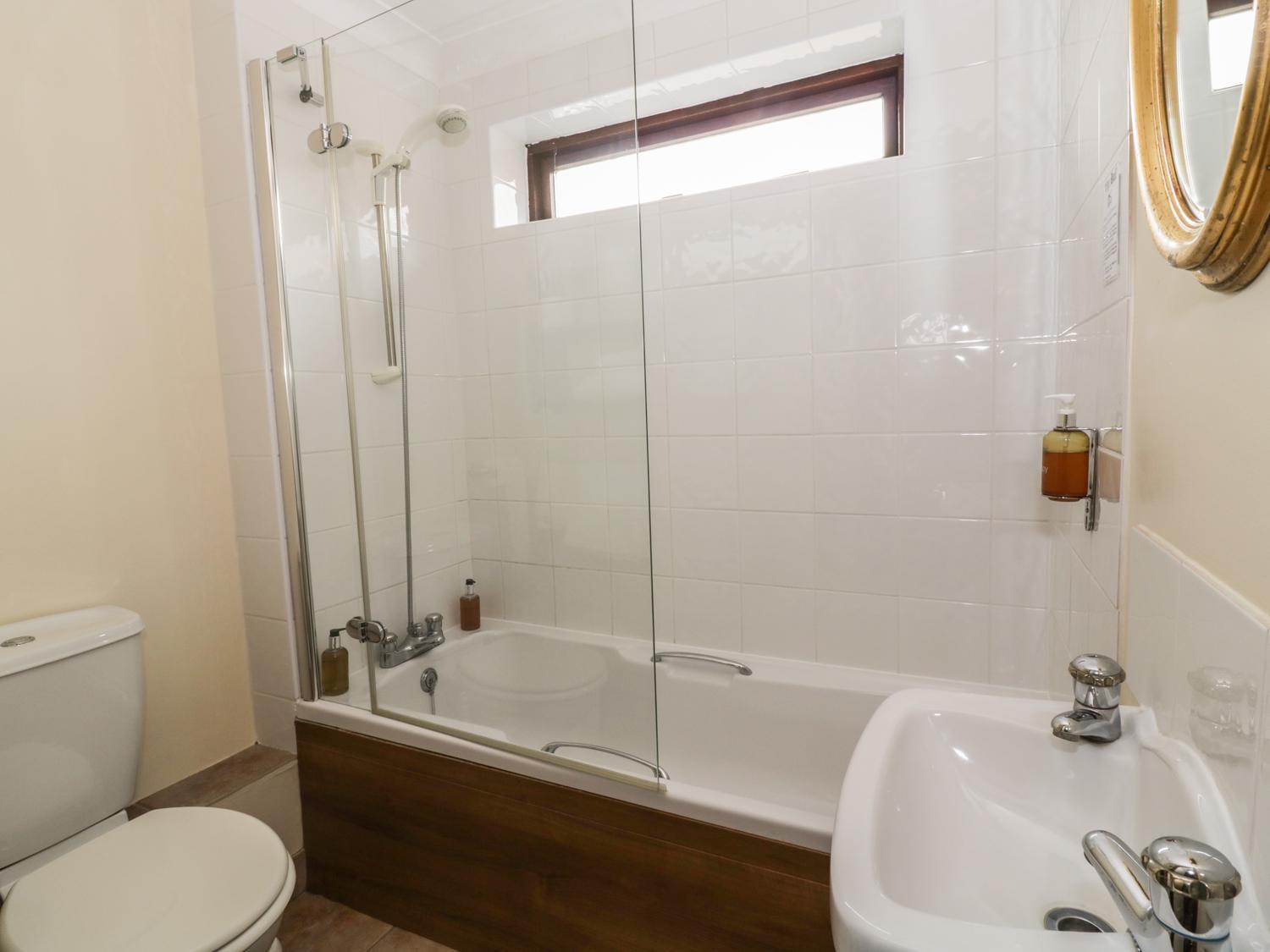 The Lodge Off High Street Hadleigh  Экстерьер фото